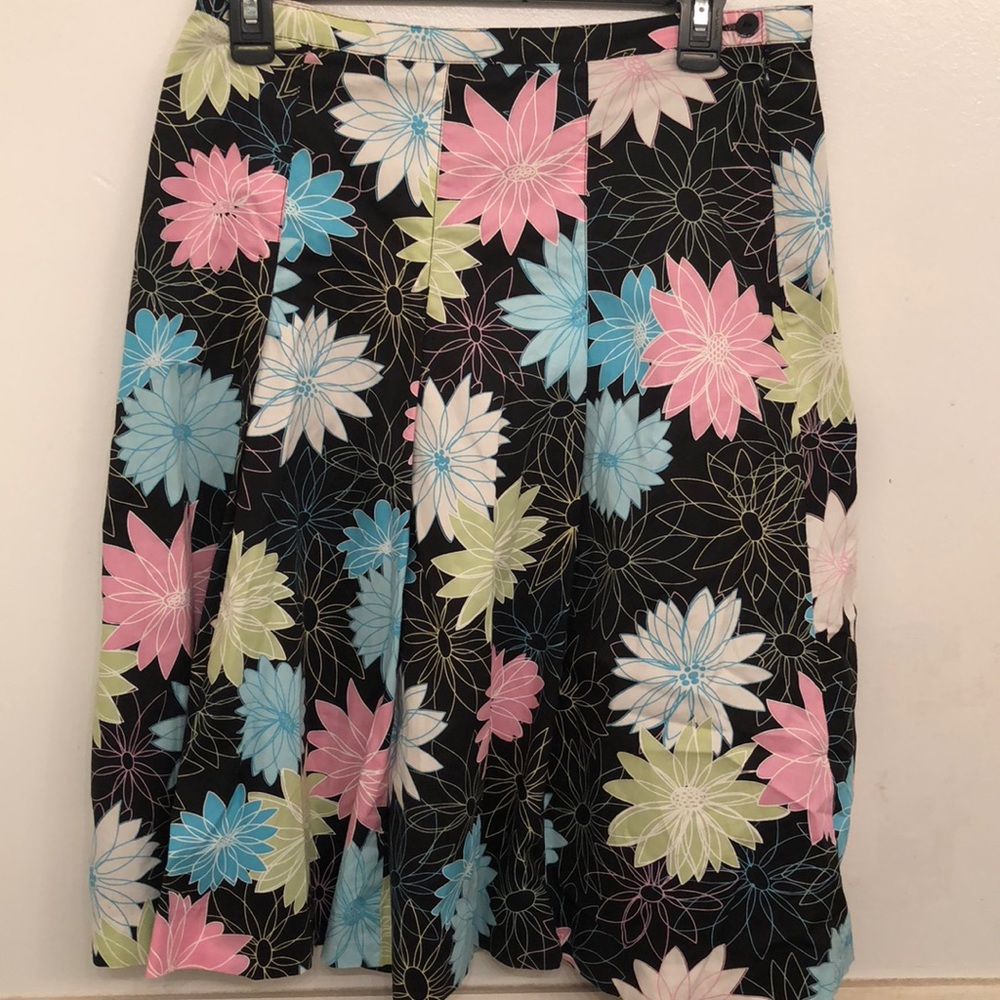 Black skirt with flowers